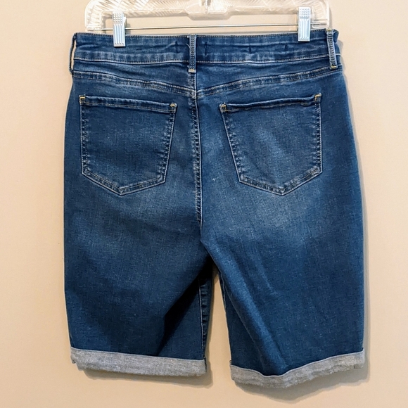 NYDJ shorts and Prince and Fox tee - Picture 4 of 10